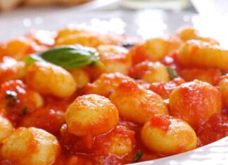 Gnocchi al pomodoro in forno senza precottura, il piatto che non si attacca Gnocchi al pomodoro senza cottura - RicettaSprint