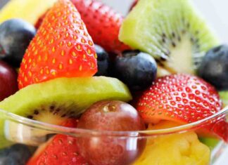 In estate a che ora conviene mangiare la frutta per avere sempre energia e nutrimento: non a colazione o dopo cena di certo! In estate a che ora mangiare la frutta per avere sempre nutrimento - RicettaSprint