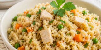 Insalata dietetica dell’estate: il piatto unico che sazia per ore Insalata di pollo e quinoa - RicettaSprint