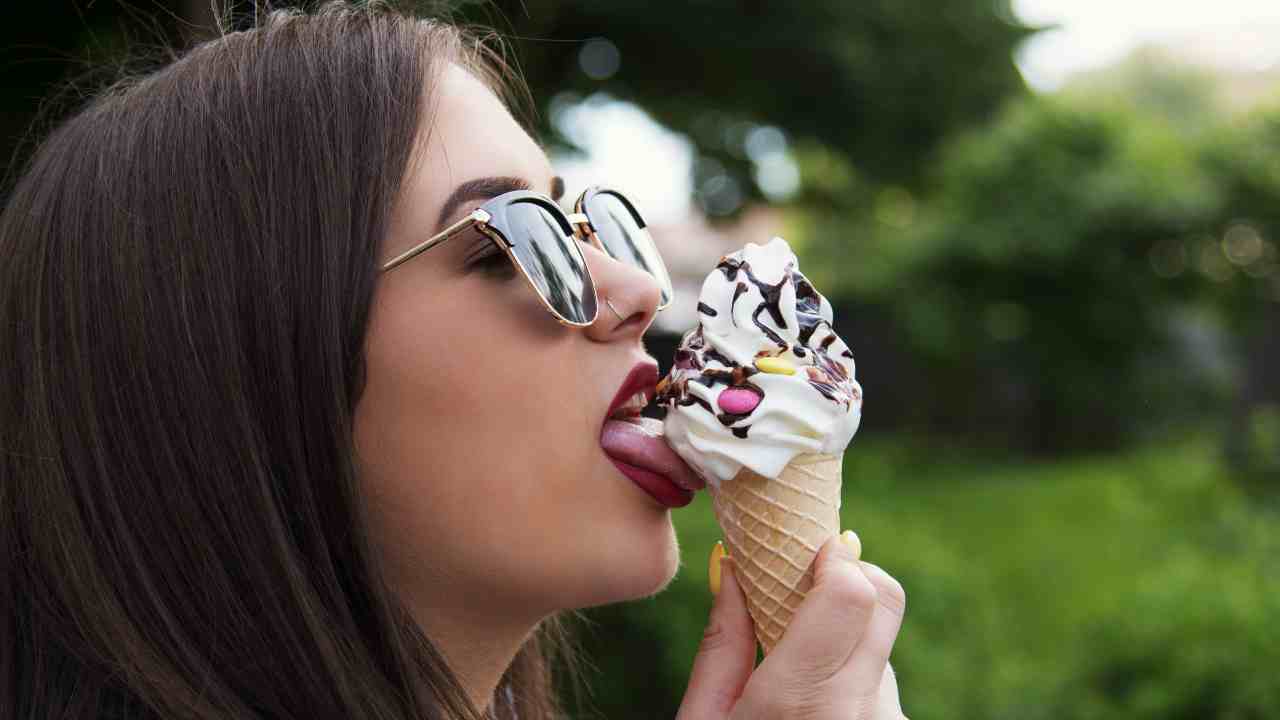 Mangiare gelato come sostituto del pranzi - RicettaSprint