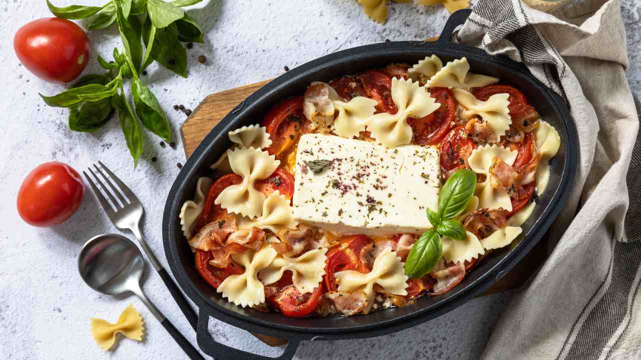 Pasta con feta e pomodori - RicettaSprint