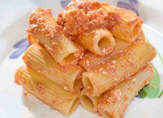 Pasta con ricotta e salsa - RicettaSprint