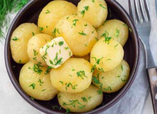 Patate bollite, perché diventano nere? Come vanno conservate davvero?