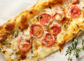Pizza senza impasto con pasta sfoglia - RicettaSprint