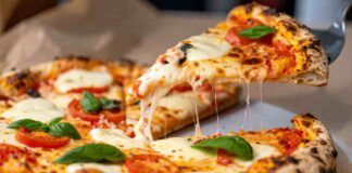 Pizza senza lievito, la cena improvvisata che non aspetta Pizza senza lievito - RicettaSprint