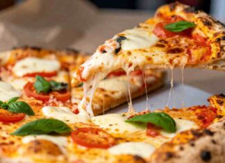 Pizza senza lievito, la cena improvvisata che non aspetta Pizza senza lievito - RicettaSprint