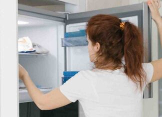 Tu il freezer come lo pulisci? Attenzione a non usare questo attrezzo… sarebbe la fine! Pulire congelatore - RicettaSprint