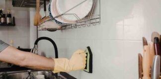Pulire le fughe delle mattonelle con rimedi naturali Pulire fughe cucina - RicettaSprint