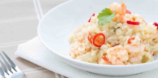 Risotto con i gamberetti, il primo piatto che sa di mare senza essere pesante Risotto con i gamberetti - RicettaSprint