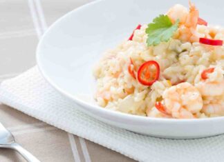 Risotto con i gamberetti, il primo piatto che sa di mare senza essere pesante Risotto con i gamberetti - RicettaSprint
