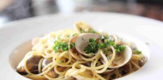 Spaghetti con le vongole, con questa ricetta li prepari più buoni che al bar Spaghetti con le vongole- RicettaSprint