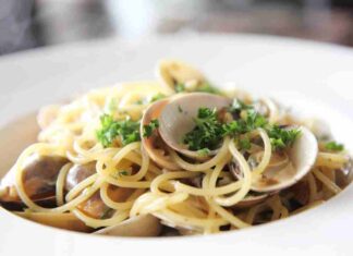 Spaghetti con le vongole, con questa ricetta li prepari più buoni che al bar Spaghetti con le vongole- RicettaSprint