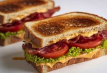 Ricetta del toast perfetto, quello che va bene sia a pranzo che a cena, da portare anche in ufficio Toast perfetto da mangiare ovunque - RicettaSprint