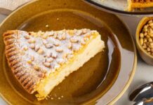 Torta della nonna, la ricetta classica con crema e pinoli che profuma subito di casa Torta della nonna - RicettaSprint