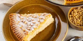 Torta della nonna, la ricetta classica con crema e pinoli che profuma subito di casa Torta della nonna - RicettaSprint