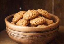 Mai più comprati gli amaretti, li faccio sempre e solo io, anzi ti dirò; sono ancora più buoni amaretti fatti in casa