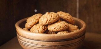 Mai più comprati gli amaretti, li faccio sempre e solo io, anzi ti dirò; sono ancora più buoni amaretti fatti in casa