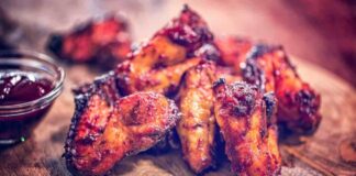 La salsa BBQ e 5 euro di spesa, fai un figurone, non potranno fare a meno di leccarsi anche le dita ali bbq