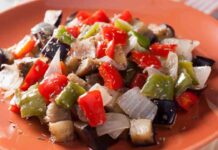 Caponata siciliana, la ricetta originale che profuma d’estate e conquista al primo assaggio caponata leggera