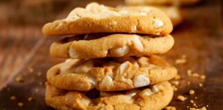Preparo dei cookie al cioccolato bianco favoloso, l’unico difetto, spariscono in un attimo cookie al cioccolato bianco