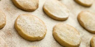 Altro che biscotti confezionati, preparo dei frolilni alla panna, buonissimi frollini alla panna