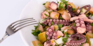 Fresca e leggera stasera insalata la faccio di polpo super buona, ci metto anche i pomodorini insalata di polpo