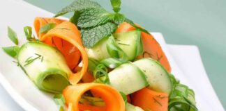Insalata di zucchine e carote, la carica giusta di vitamine, in pochissime calorie insalata di zucchine e carote