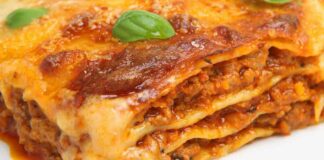 Per questa sera preparo le lasagne al ragù come le fa mia nonna, ci metto un sacco di besciamella lasagne della nonna