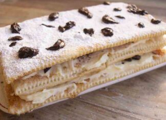 Millefoglie pronto in 10 minuti, sfoglia pronta, chantilly fatta in casa in poche mosse e cioccolato millefoglie veloce