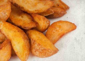 Patate gratinate, croccanti al punto giusto, altro che patatine fritte, più leggere più light patate gratinate