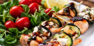 spiedini di pesce e verdure