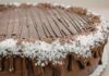 torta glassata al cioccolato e cocco