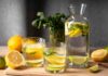 Addio sete e gonfiore: l’acqua detox che ti salva l’estate Acqua detox limone - RicettaSprint