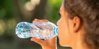 Acqua sempre fresca, ecco come mantenerla in estate e refrigerarsi