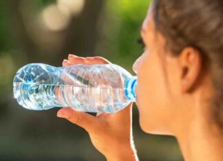 Acqua sempre fresca, ecco come mantenerla in estate e refrigerarsi