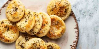 Biscotti salati, l’antipasto che conquista al primo morso Biscotti salati - RicettaSprint