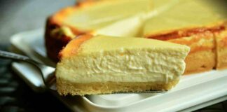 La cheesecake che non ha paura del forno, cremosa e vegana Cheesecake cotta vegana - RicettaSprint.it