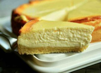 La cheesecake che non ha paura del forno, cremosa e vegana Cheesecake cotta vegana - RicettaSprint.it