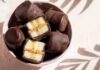 Cioccolatini dell’estate super leggeri: 2 ingredienti ed è tutto fatto! Cioccolatini dietetici veloci - RicettaSprint