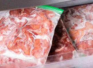 La carne in freezer non si infila così: il metodo giusto per non farla diventare stopposa Come congelare la carne - RicettaSprint