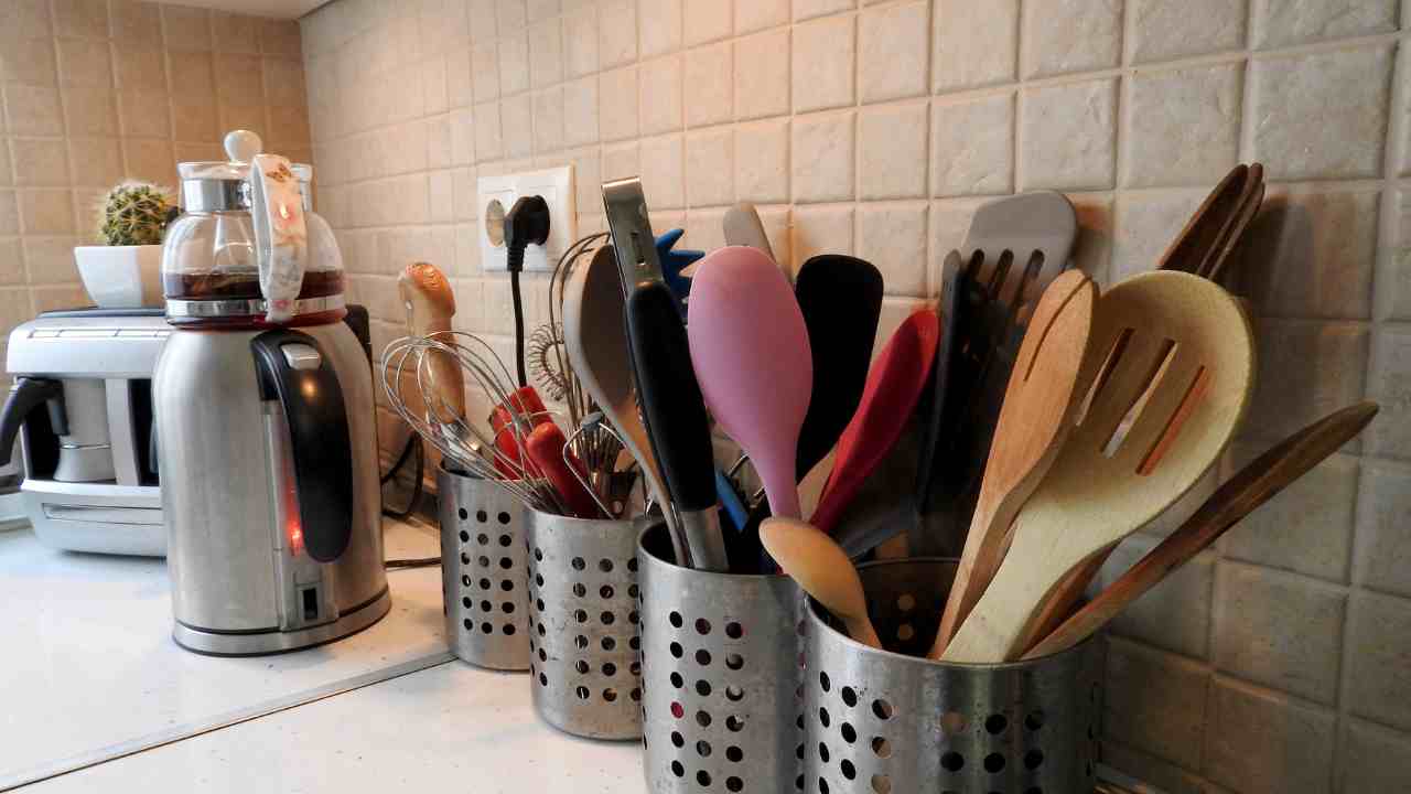 Come lavare i mestoli in cucina - RicettaSprint