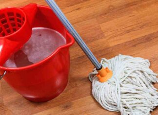 Moci e stracci, ma tu come li pulisci? Con questa tecnica tornano come nuovi e durano di più Come pulire il mocio - RicettaSprint