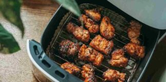 La griglia della friggitrice ad aria, quel punto che nessuno pulisce (e la non-stick soffre) Come pulire la griglia della friggitrice ad aria - RicettaSprint