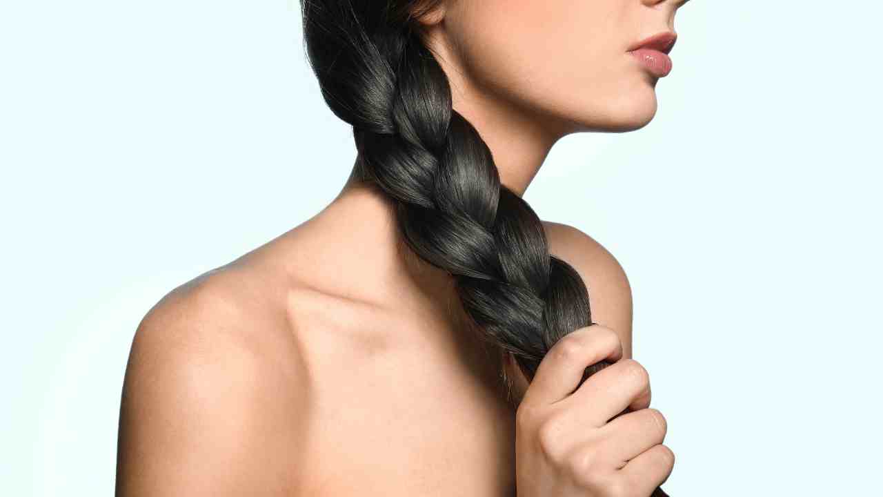 Cosa mangiare per avere i capelli più forti - RicettaSprint