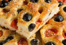 Focaccia con olive, quel classico che non passa mai di moda Focaccia con le olive - RicettaSprint