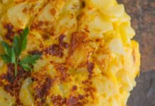 La frittata di patate che si mangia calda, fredda e il giorno dopo è ancora più buona