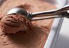 Gelato al cioccolato senza gelatiera, la cremosità si ottiene mescolando Gelato al cioccolato senza gelatiera - RicettaSprint