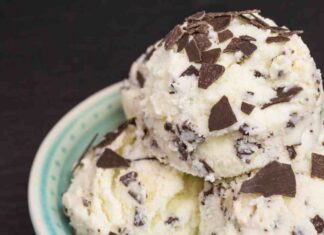 Gelato alla stracciatella super veloce e senza gelatiera, un vero asso nella manica Gelato alla stracciatella senza gelatiera - RicettaSprint