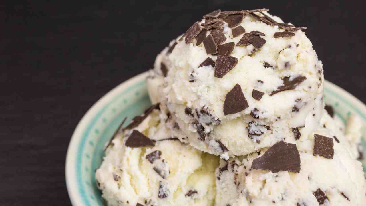 Gelato alla stracciatella senza gelatiera - RicettaSprint