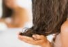 Impacco per capelli alla camomilla in estate, il rimedio naturale che illumina e lenisce Impacco alla camomilla - RicettaSprint